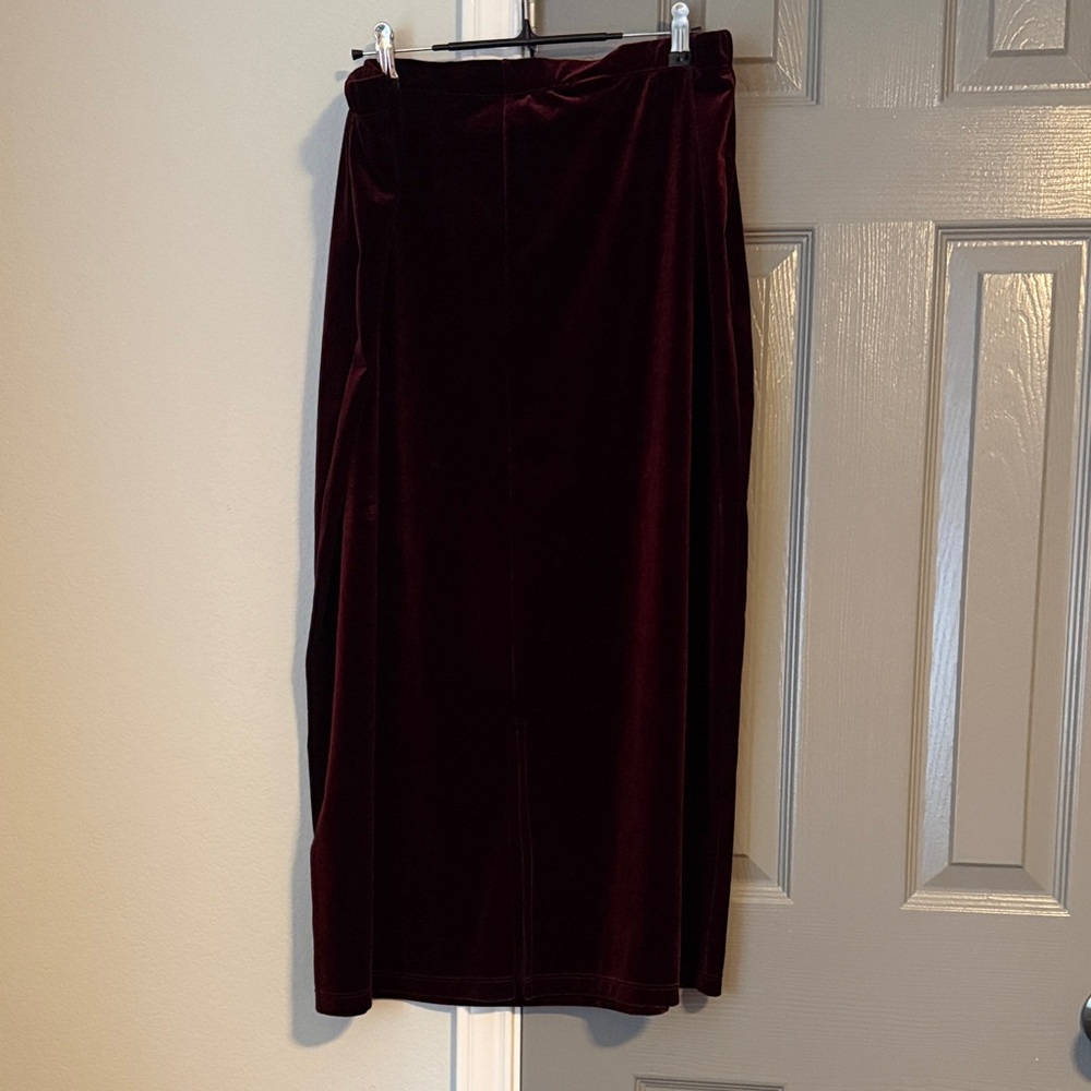 Vintage Lord & Taylor Velvet Pencil Skirt in Rich Burgundy - Picture 5 of 6